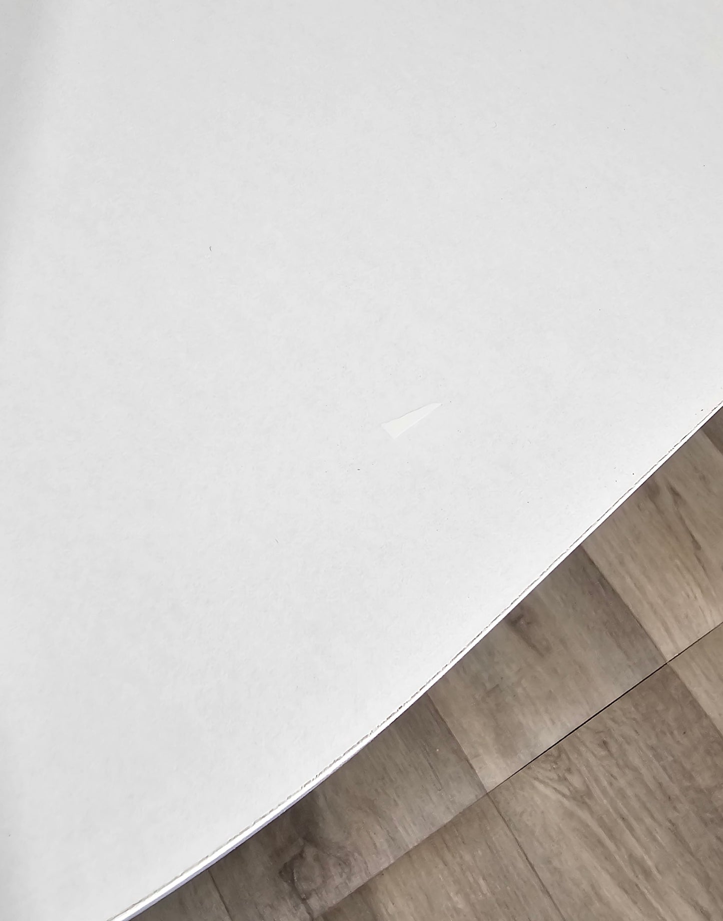 0087 Kavos stalas su daiktadėže