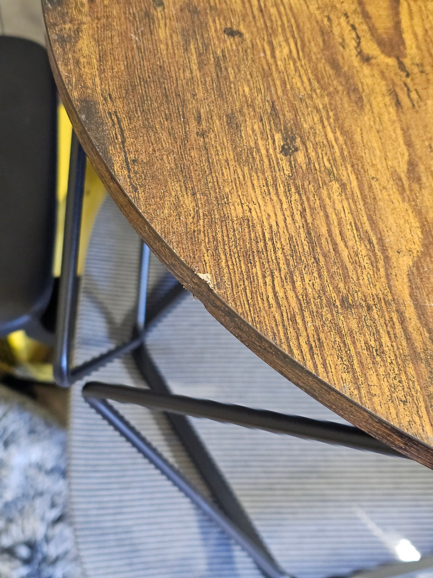 022 Žurnaliniai staliukai