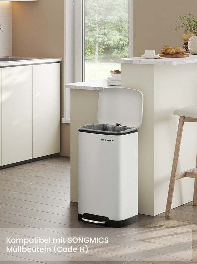 0067 Balta šiukšliadėžė