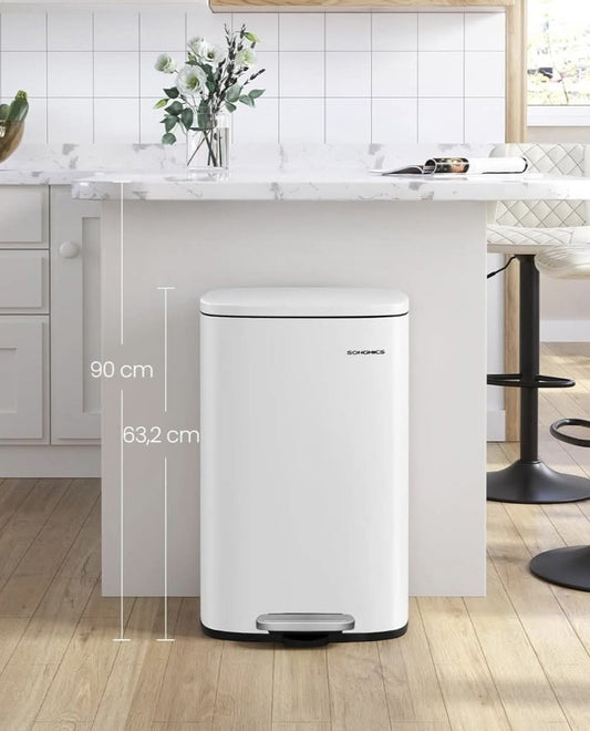 0067 Balta šiukšliadėžė